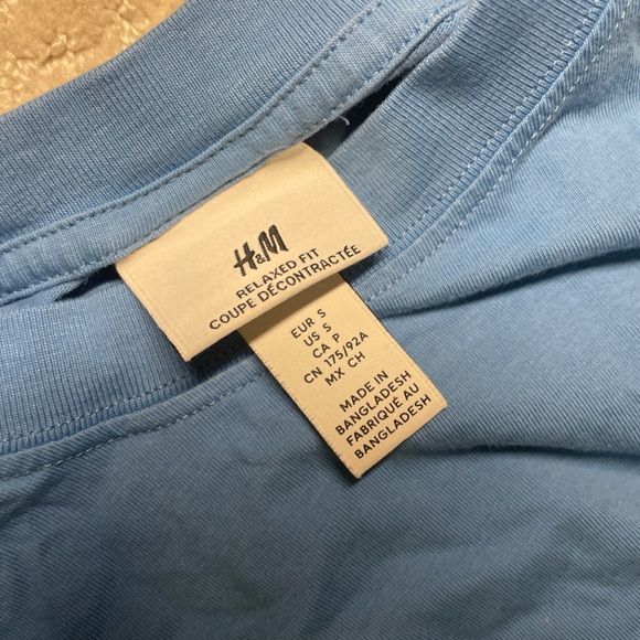 Light blue oversized graphic tshirt🌎🗺️ - Picture 3 of 5